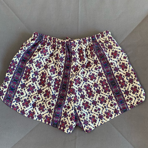 Patterned Summer Shorts - Picture 5 of 6